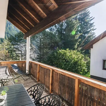 Alpstay Kuhstadl - 3 Bedrooms - Ski-in & Ski-out Apartment Bad Kleinkirchheim